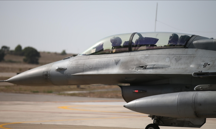 طائرة حربية