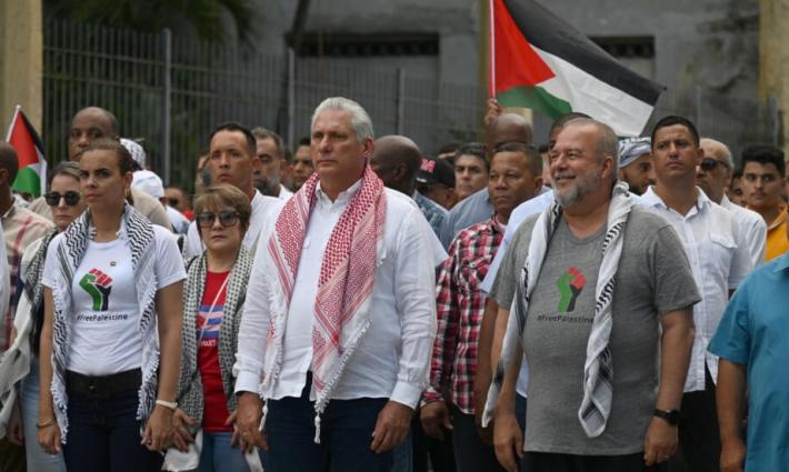 الرئيس الكوبي يقود مسيرة مؤيدة للفلسطينيين في هافانا