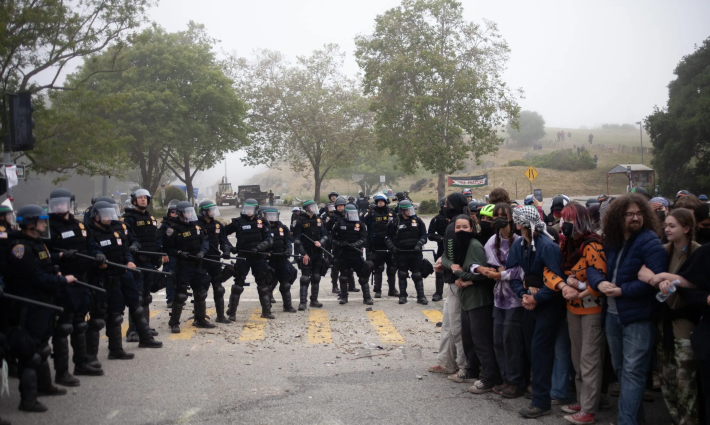 قمع الشرطة الأمريكية لطلاب الجامعات