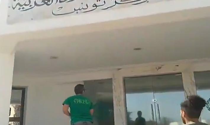مؤيدو فلسطين في تونس يهاجمون مقر الجامعة العربية