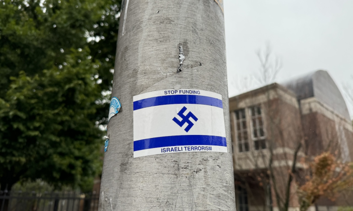 ملصقات مناهضة للصهيونية قرب هارفارد