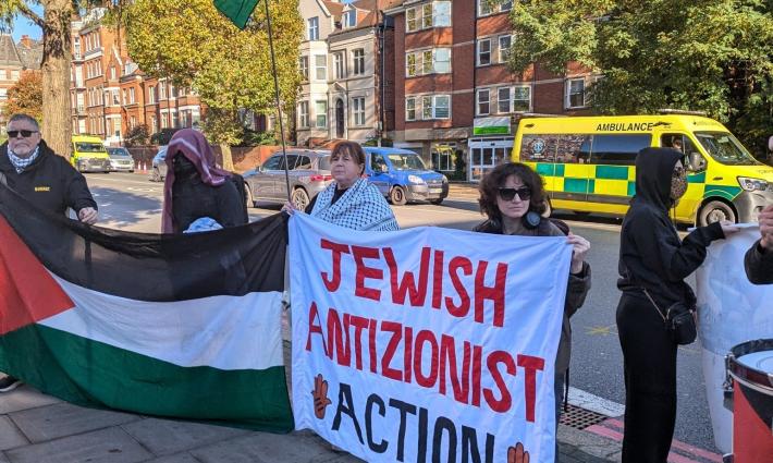 أنصار فلسطين يعطّلون حدثًا لصحيفة "هآرتس" في لندن