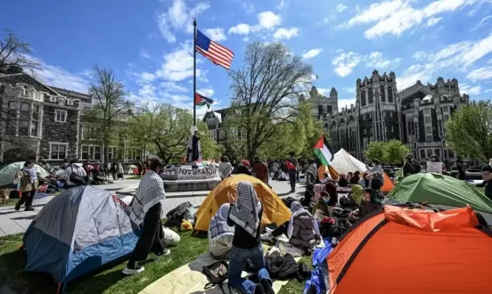 مخيم طلابي تضامني