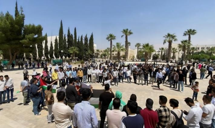 وقفة طلابية داعمة لفلسطين في الجامعة الهاشمية