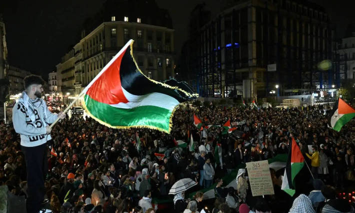 مظاهرة حاشدة داعمة لفلسطين