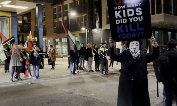 مظاهرات منددة بدعم مرشحي الانتخابات للاحتلال