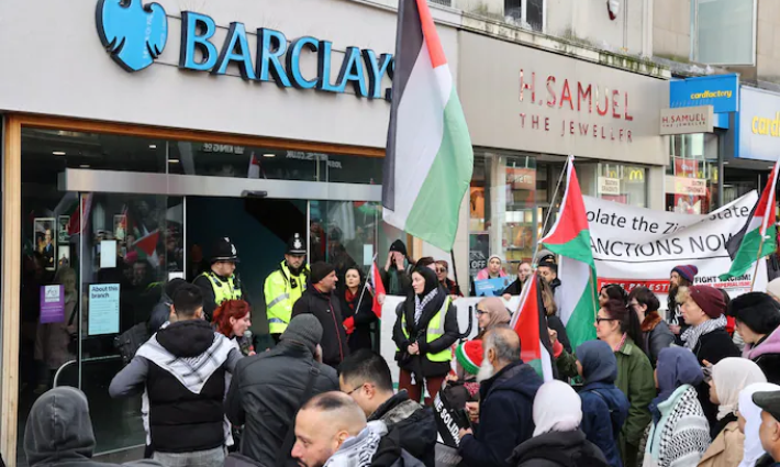 وقفة داعمة لفلسطين أمام باركليز