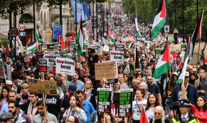 مظاهرة حاشدة داعمة لفلسطين