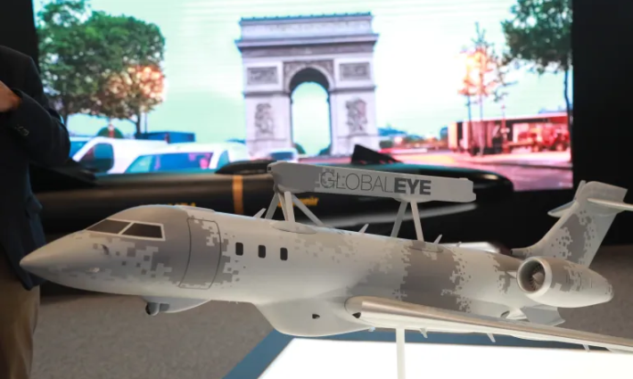 معرض يورونوفال للأسلحة في فرنسا