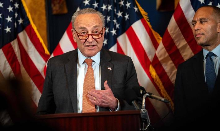 السيناتور تشاك شومر