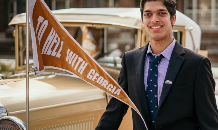 الطالب براهلاد أيينجار