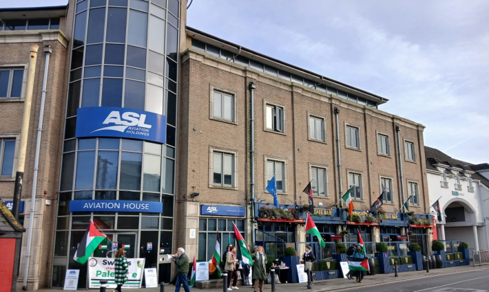 احتجاج داعم لفلسطين أمام شركة ASL Airlines