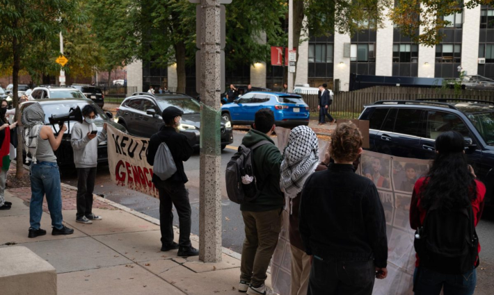 احتجاجات طلابية معارضة لحدث يستضيف جنود الاحتلال