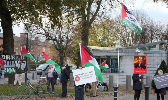 اعتصام أمام السفارة الأمريكية بأيرلندا دعمًا لفلسطين