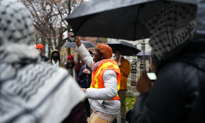 طلاب يتظاهرون في جامعة هارفارد للمطالبة بسحب الاستثمار