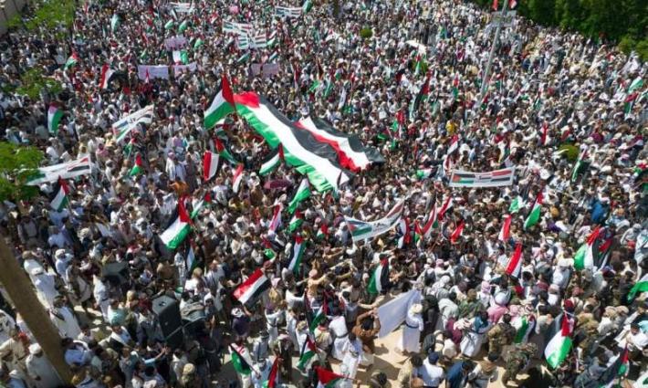 مظاهرة حاشدة في صنعاء تضامنًا مع فلسطين