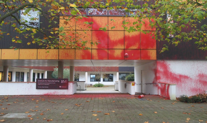 حركة فلسطين تستهدف مركز إسرائيلي ومعهد كامبريدج