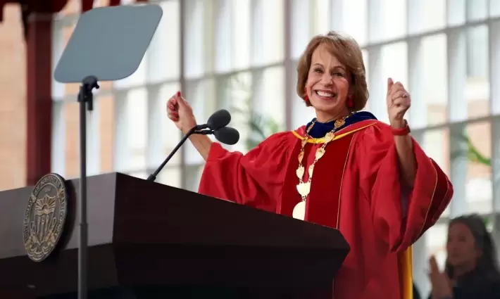 رئيسة جامعة جنوب كاليفورنيا كارول فولت