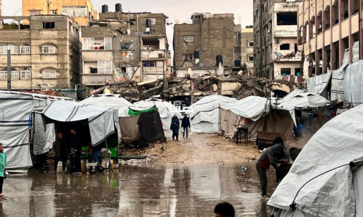 غرق خيم النازحين جراء الأمطار في غزة
