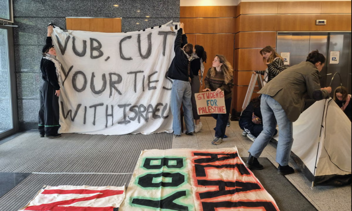 احتجاج داعم لطالبين من بروكسل يواجهان إجراءات تأديبية بسبب دعمهما لفلسطين