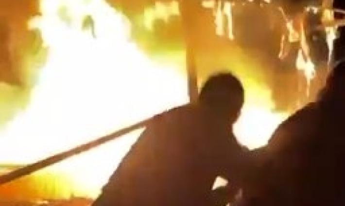 مجزرة حرق الخيام في المواصي على يد الاحتلال الإسرائيلي