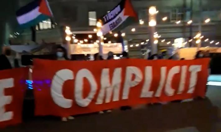 احتجاج تضامني خارج فعالية يحضرها رئيس الوزراء البريطاني كير ستارمر