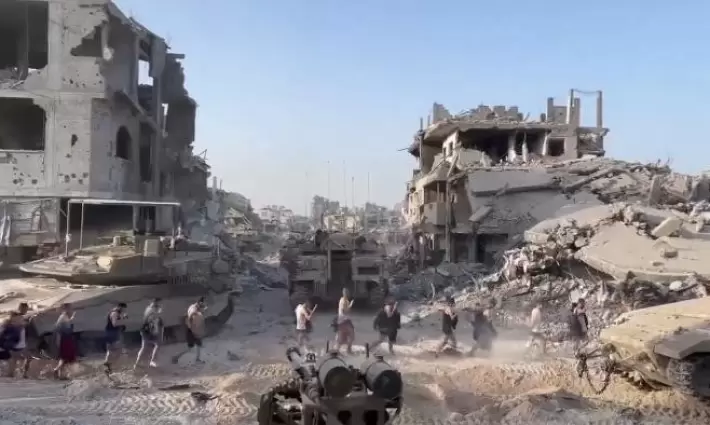 التنكيل بالمواطنين بعد اقتحام مستشفى كمال عدوان