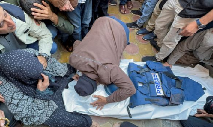 تشييع لصحفي شهيد