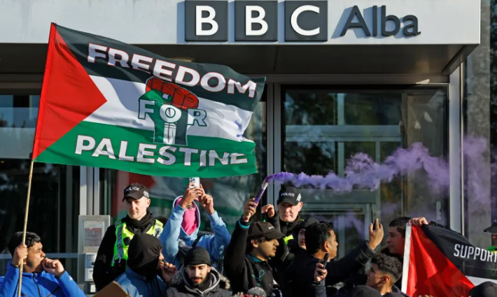مظاهرة داعمة لفلسطين عند مقر "بي بي سي"