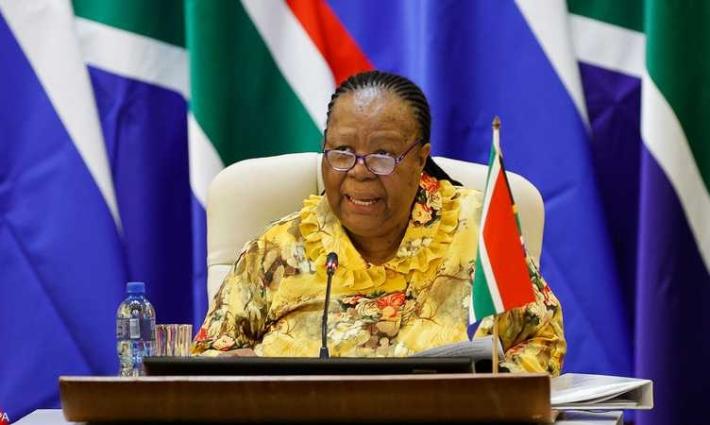 وزيرة العلاقات السابقة في جنوب أفريقيا