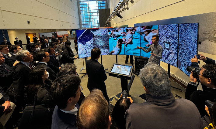 معرض ياباني يعرض مظاهر الدمار والجرائم الإسرائيلية في غزة