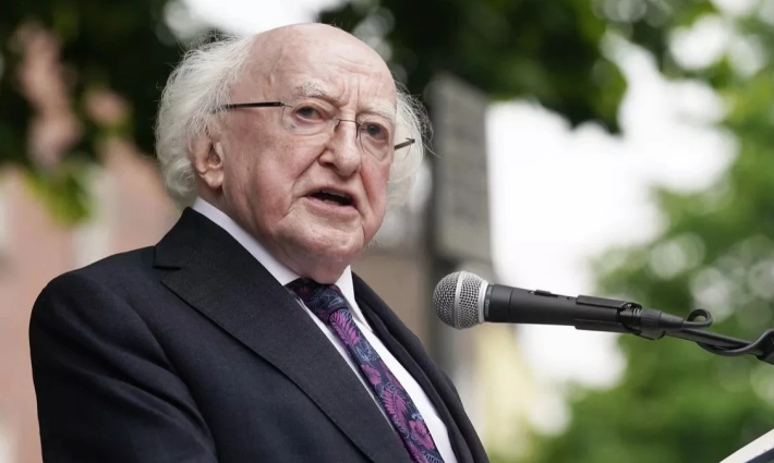 _الرئيس الأيرلندي مايكل د. هيجينز