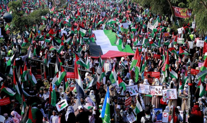مظاهرة حاشدة لدعم فلسطين في الباكستان
