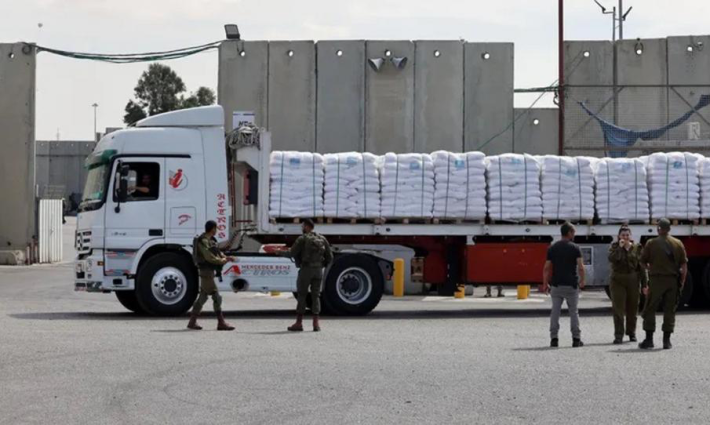 شاحنة محملة بالمساعدات