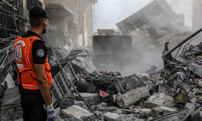 الدفاع المدني في غزة أمام الدمار في غزة