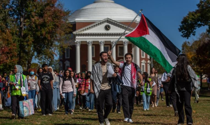 طلاب متضامنون مع فلسطين في جامعة فرجينيا