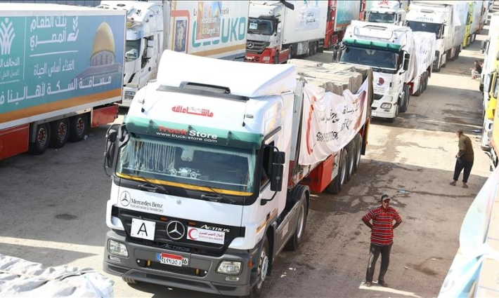 شاحنة محملة بالمساعدات