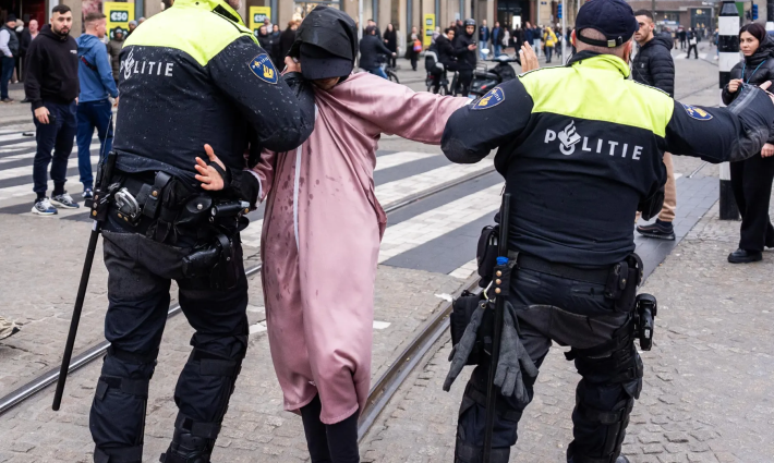 الشركة تعتقل رجلًا في هولندا