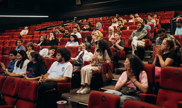 حضور في مسرح