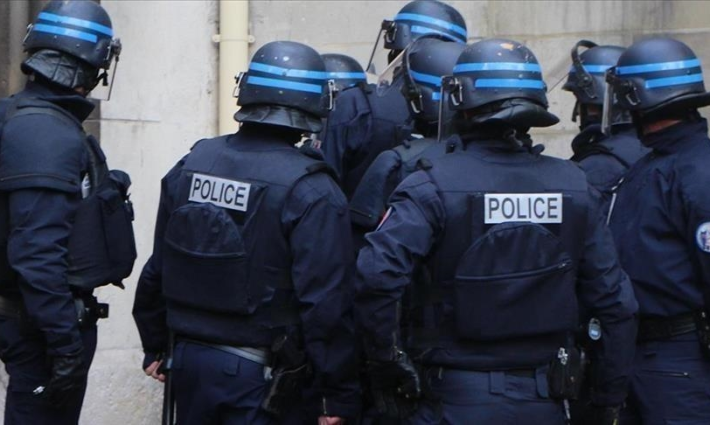 عناصر من الشرطة