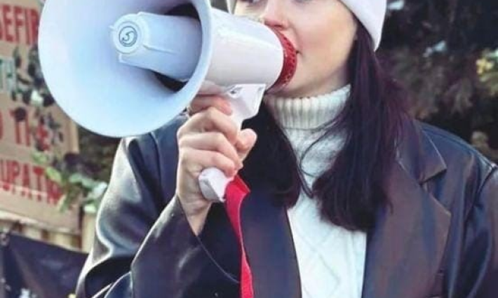 الناشطة البريطانية ليزي جرينوود التي أضربت عن الطعام لأجل غزة