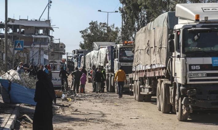 شاحنات مساعدات تدخل قطاع غزة