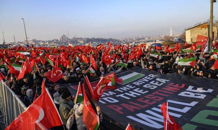 مظاهرة جماهيرية في تركيا دعمًا لفلسطين
