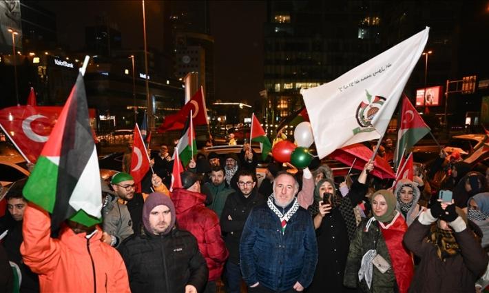 الاحتفالات التركية بوقف إطلاق النار في غزة