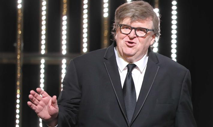 المخرج الأمريكي مايكل مور