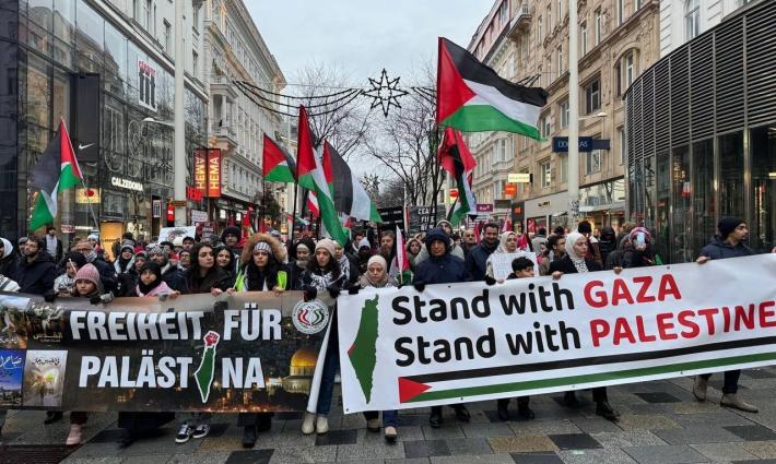 مظاهرة حاشدة لدعم فلسطين