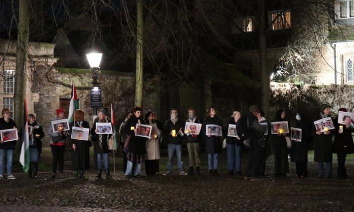 احتجاج خارج كلية ترينيتي لمطالبتها بسحب الاستثمارات الإسرائيلية