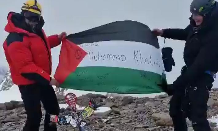 رفع العلم الفلسطيني على قمة جبل ميندوزا بالأرجنتين