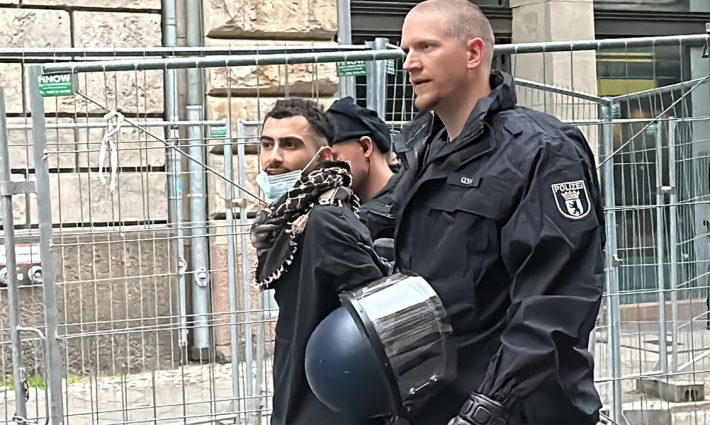 اعتقال متظاهر داعم لفلسطين في برلين