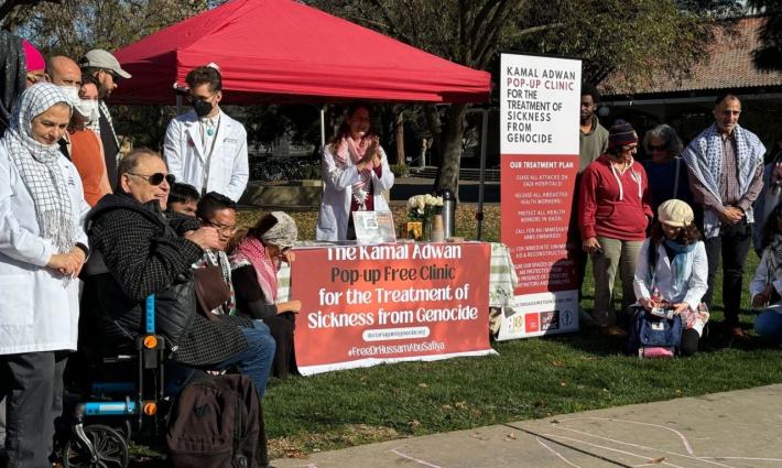 تجمع لأساتذة بكلية الطب في ستانفورد